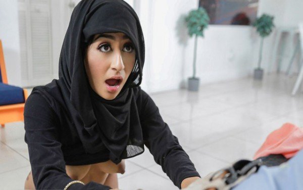 Gadis Muslim Seksi Binky Beaz Menggedor Tetangga Liciknya Untuk Menjaga Rahasia Nakalnya - Hijab Hookup